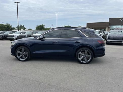 Used 2022 Genesis GV70 3.5T Sport w/ Sport Prestige Package AWD/4WD image 8