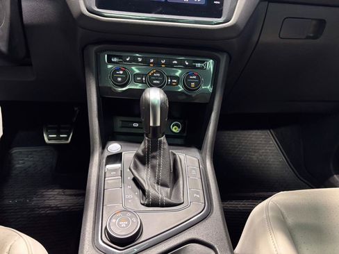 Used 2021 Volkswagen Tiguan SE R-Line image 16