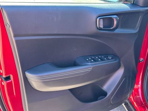 New 2025 Hyundai Venue Limited image 10