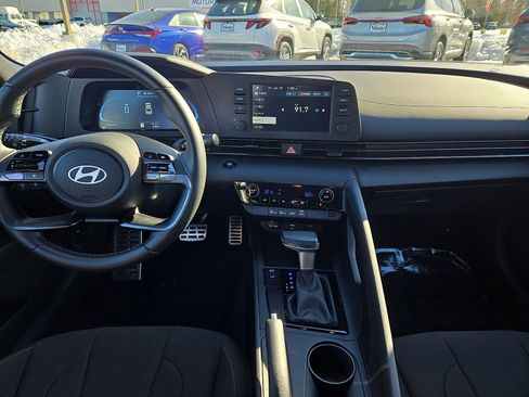 Used 2025 Hyundai Elantra Sport image 10