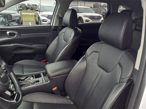Used 2024 Kia Sorento S image 12