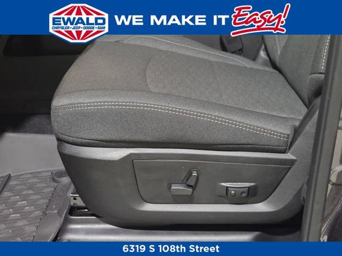 New 2026 RAM 2500 Big Horn AWD/4WD image 12