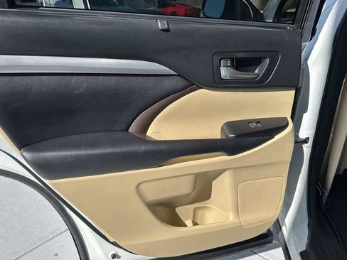 Used 2018 Toyota Highlander XLE image 15