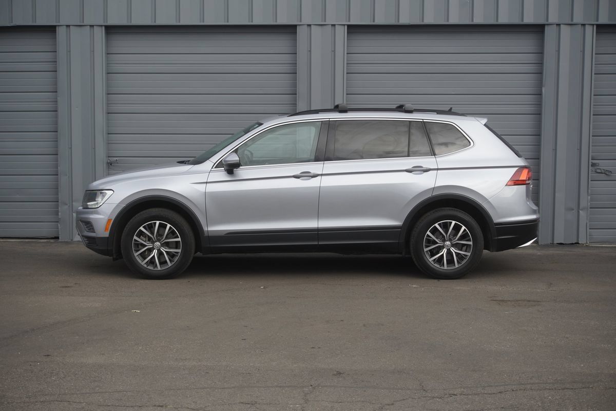 Used 2019 Volkswagen Tiguan SE w/ Panoramic Sunroof Package AWD/4WD image 2
