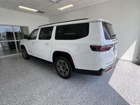 Used 2024 Jeep Wagoneer L Series II w/ Flexible Seating Group AWD/4WD image 20