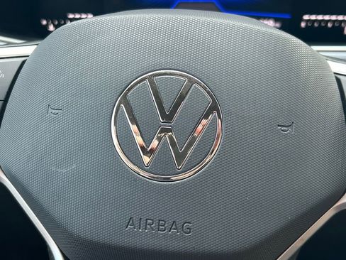 Used 2025 Volkswagen Taos SE FWD image 31