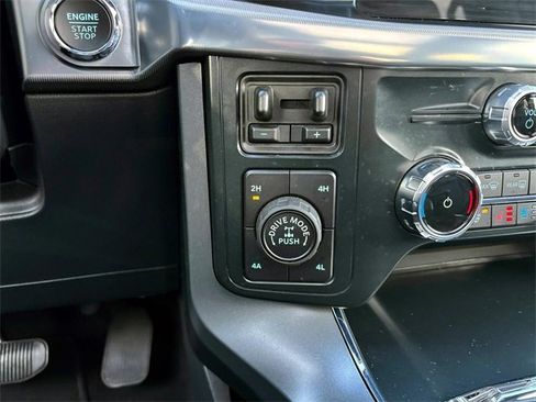 Used 2025 Ford F150 Lariat w/ Equipment Group 501A Mid image 27