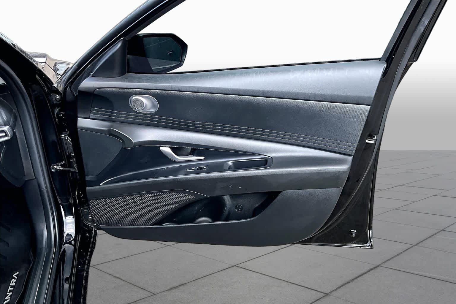 Used 2024 Hyundai Elantra SEL FWD image 25