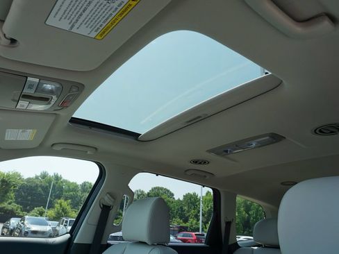 Used 2025 Kia Telluride EX w/ EX Captain's Chair Package FWD image 12