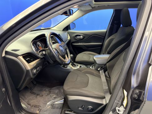 Used 2016 Jeep Cherokee 75th Anniversary AWD/4WD image 13