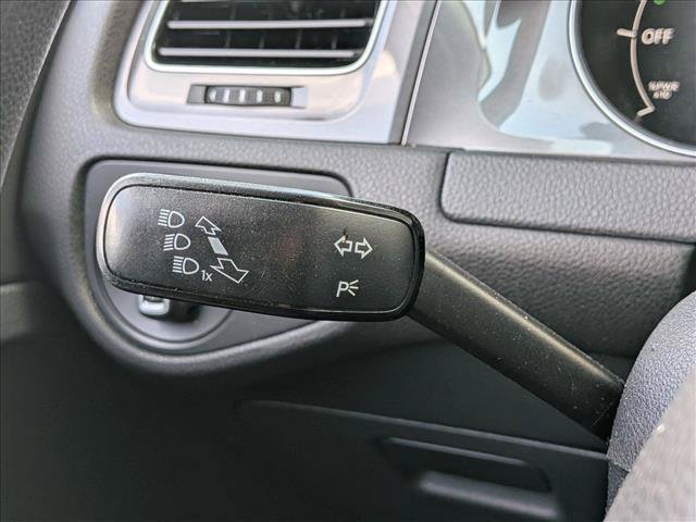 Used 2015 Volkswagen e-Golf Limited Edition FWD image 15