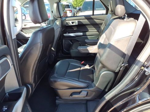 Used 2023 Ford Explorer XLT w/ Equipment Group 202A AWD/4WD image 11