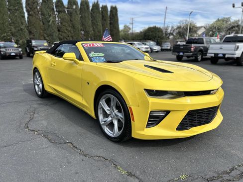 Used 2017 Chevrolet Camaro SS image 2