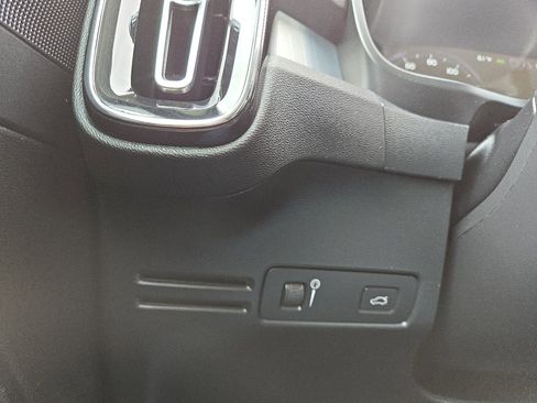 Used 2021 Volvo XC40 T4 Momentum image 25