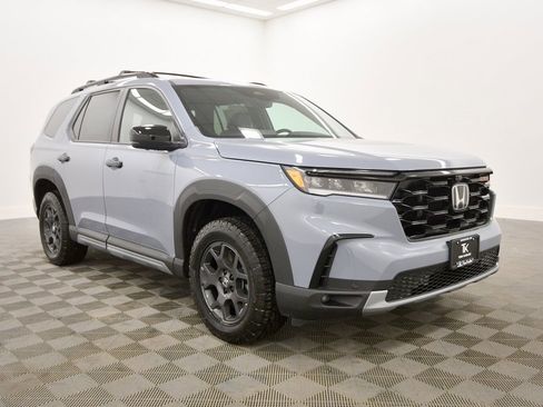 New 2025 Honda Pilot TrailSport image 9