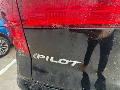 Used 2017 Honda Pilot Elite image 29