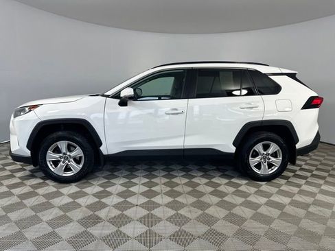 Used 2021 Toyota RAV4 XLE w/ Convenience Package AWD/4WD image 3