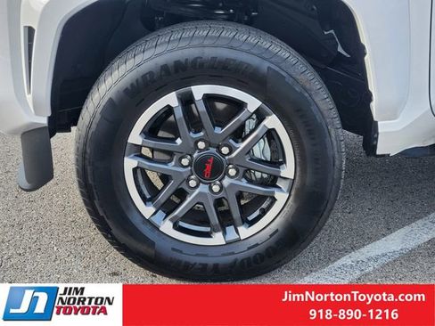 Used 2025 Toyota Tacoma TRD Sport image 14