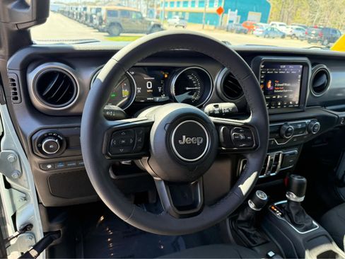 Used 2023 Jeep Wrangler Unlimited w/ 8.4" Radio Group AWD/4WD image 13