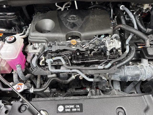 Used 2025 Toyota Sienna XLE FWD image 37
