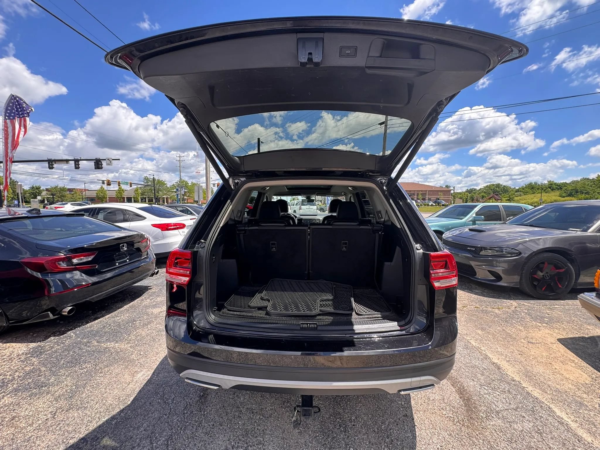 Used 2020 Volkswagen Atlas SE w/ Panoramic Sunroof Package FWD image 33