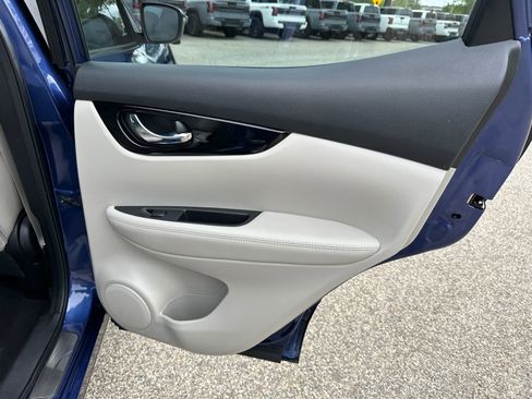 Used 2022 Nissan Rogue Sport SV w/ Technology Package image 14