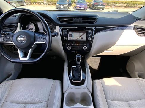 Used 2017 Nissan Rogue Sport SL w/ SL Premium Package image 16