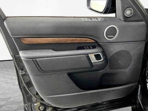 Used 2024 Land Rover Discovery Dynamic SE AWD/4WD image 19