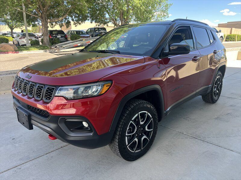 Used 2025 Jeep Compass Trailhawk AWD/4WD image 4