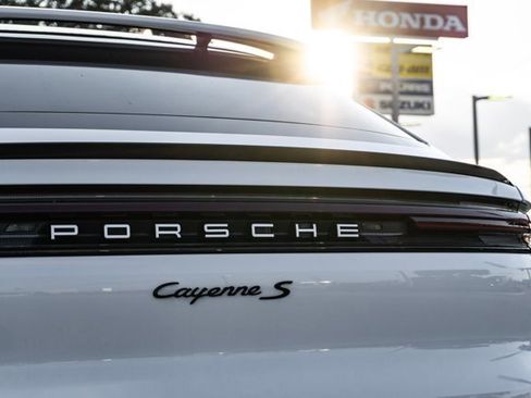 Used 2024 Porsche Cayenne S image 10