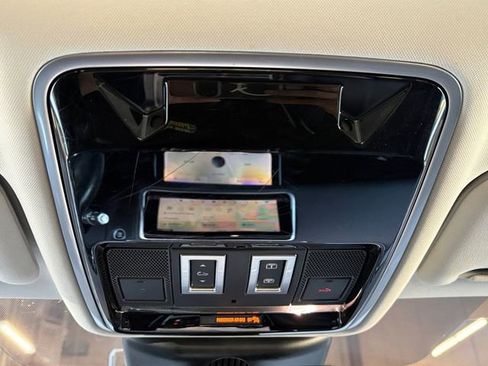 Used 2020 Land Rover Range Rover Velar S image 12