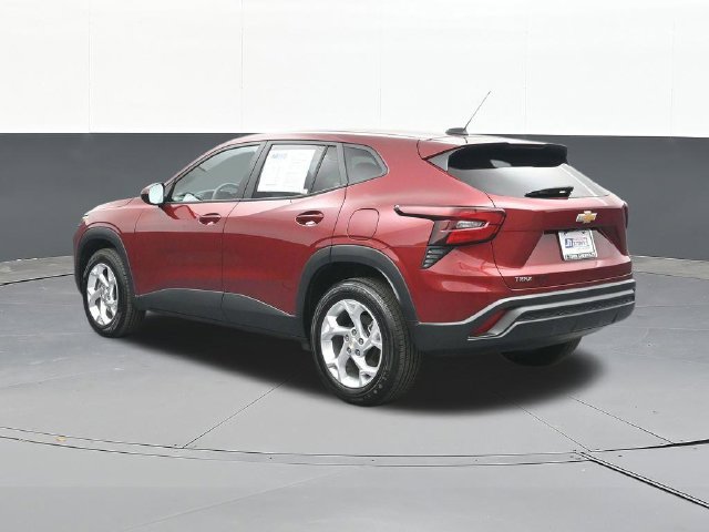 Used 2024 Chevrolet Trax LS w/ LS Convenience Package FWD image 9