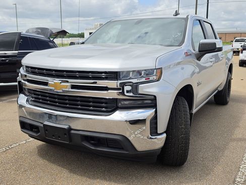 Used 2019 Chevrolet Silverado 1500 LT w/ Texas Edition image 2