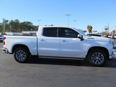 Used 2022 Chevrolet Silverado 1500 High Country w/ Technology Package image 2