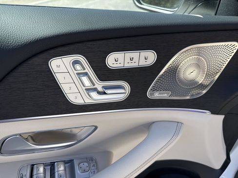 New 2026 Mercedes-Benz GLS 580 4MATIC image 11