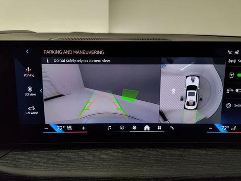 Used 2025 BMW 330i Sedan w/ Premium Package image 21