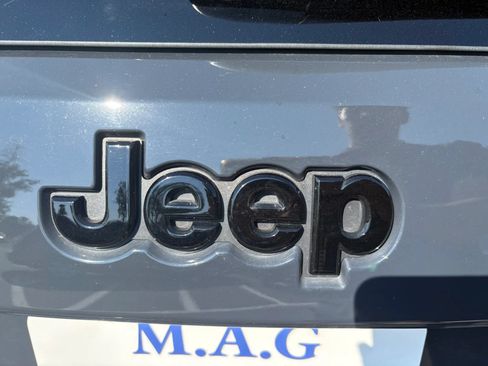 Used 2018 Jeep Grand Cherokee Altitude AWD/4WD image 13