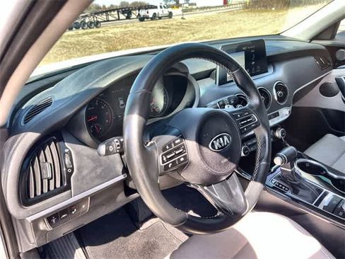 Used 2019 Kia Stinger Premium image 15
