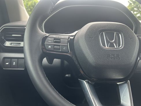 Used 2024 Honda Pilot EX-L image 18