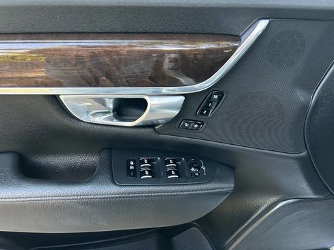 Used 2018 Volvo S90 T5 Momentum w/ Convenience Package image 8
