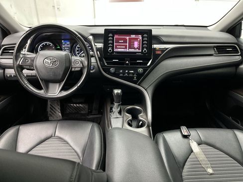 Used 2021 Toyota Camry SE w/ Convenience Package FWD image 4