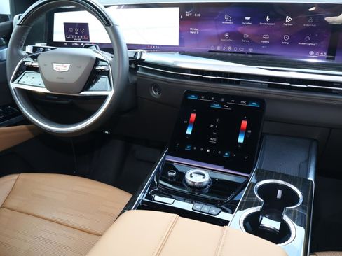 Used 2025 Cadillac Escalade Premium Luxury image 10