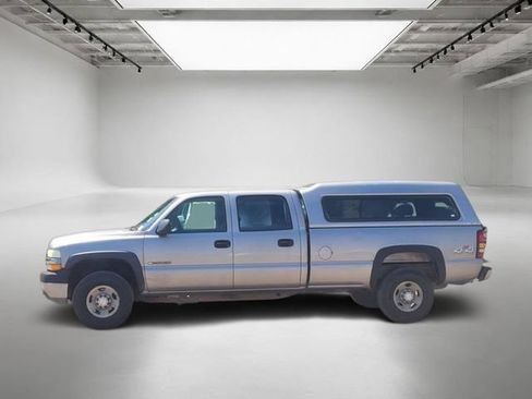 Used 2002 Chevrolet Silverado 2500 4x4 Crew Cab w/ Off-Road Skid Plate Pkg image 2