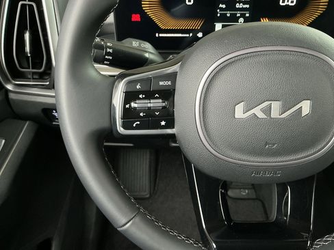 Used 2025 Kia Sorento S image 12