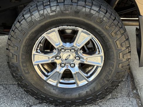 Used 2016 Ford F150 Lariat w/ Equipment Group 502A Luxury AWD/4WD image 32