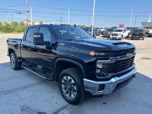 Used 2024 Chevrolet Silverado 2500 LT AWD/4WD image 2