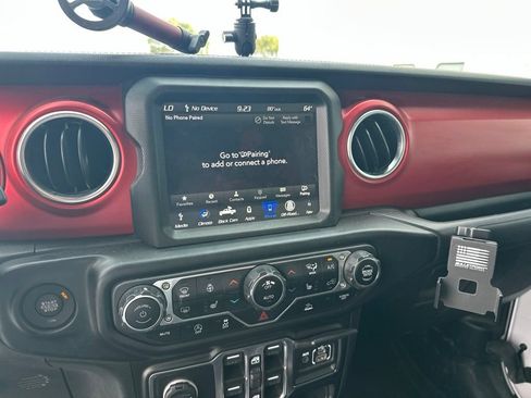 Used 2022 Jeep Gladiator Rubicon w/ LED Lighting Group AWD/4WD image 18