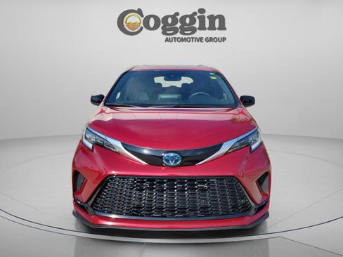 Used 2021 Toyota Sienna XSE FWD image 5