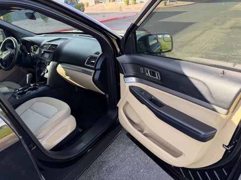 Used 2017 Ford Explorer Base AWD 4dr SUV image 19