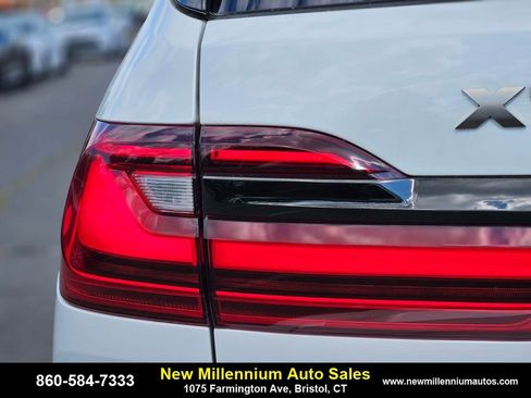 Used 2021 BMW X7 M50i image 8